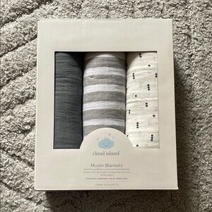 Cloud Island Gray and White Muslin Blankets
